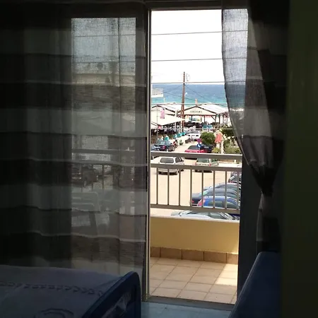 Beautiful In Front Of The Sea With A Mountain View Apartamento